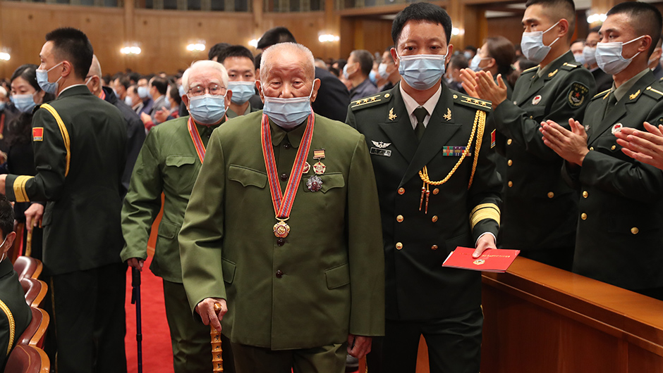 志愿軍老戰(zhàn)士、老同志入場