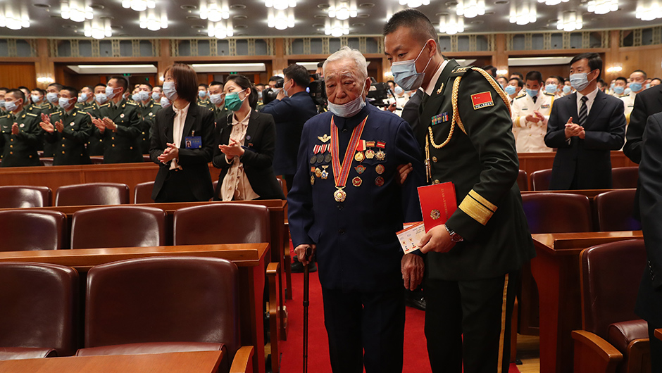 志愿軍老戰(zhàn)士、老同志入場