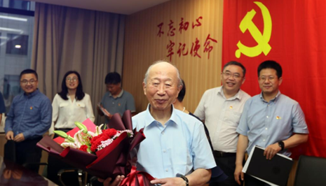 新黨員陳振新：“雖已耄耋，紅心向黨！”