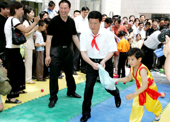 “為民、務(wù)實(shí)、清廉”——記中共中央政治局常委張高麗