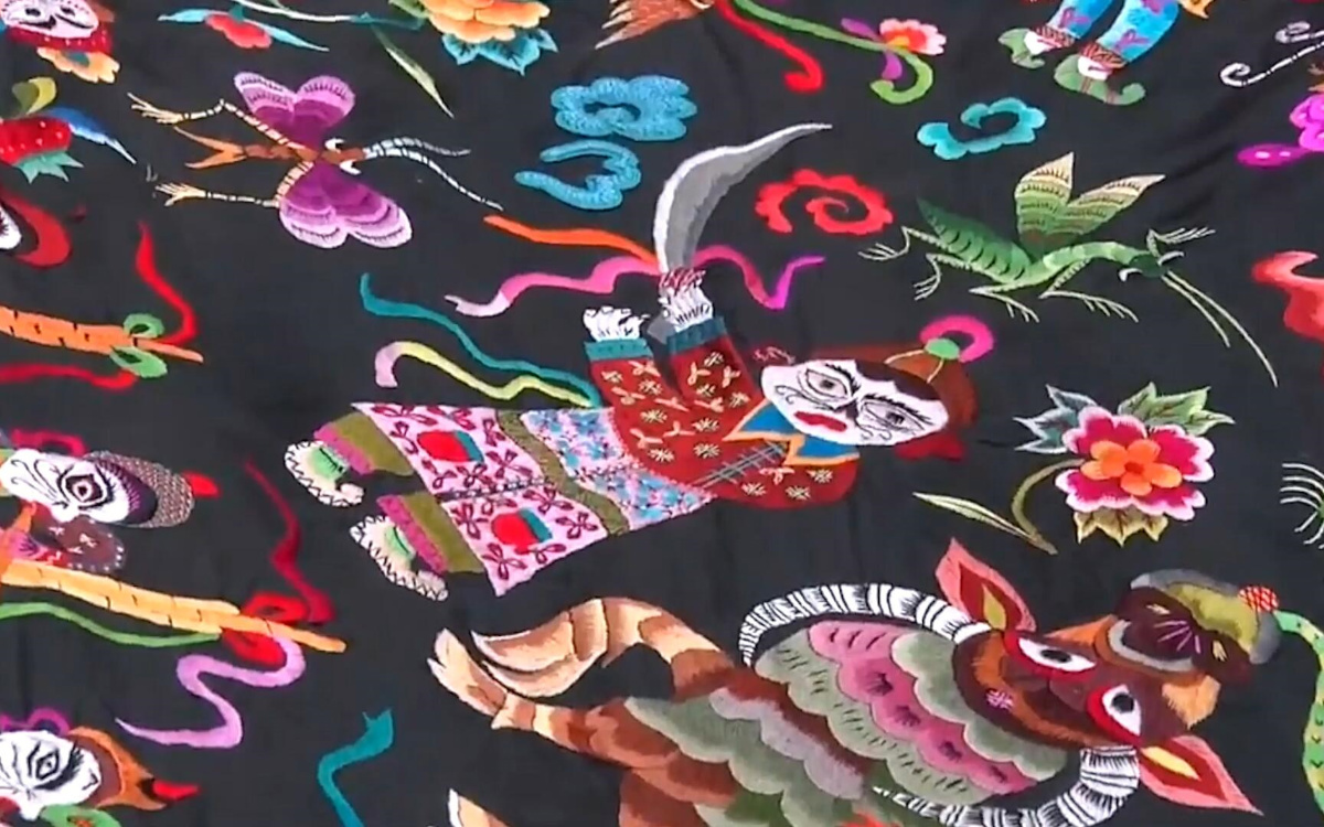 苗繡繡品慢慢得到市場(chǎng)認(rèn)可，回鄉(xiāng)的繡娘逐漸多了起來