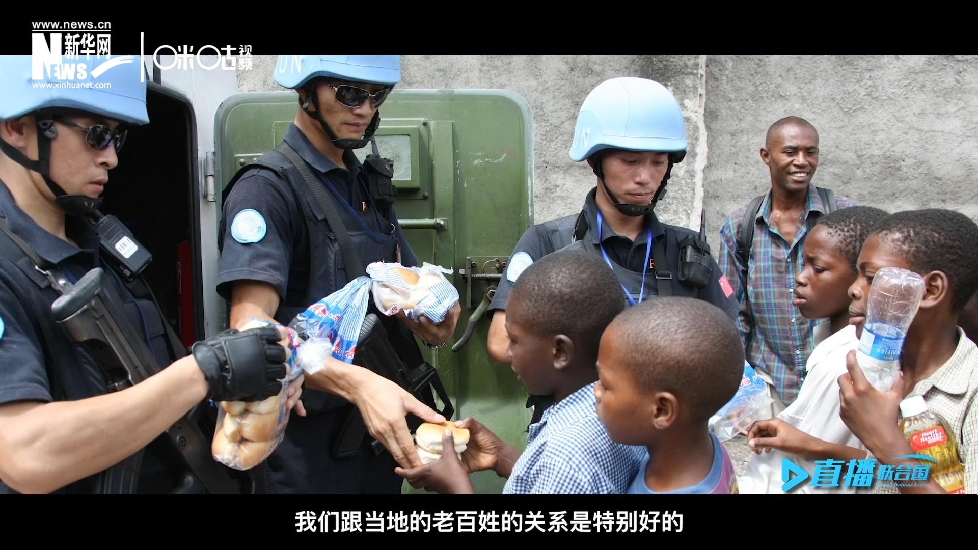 這群胸前印著五星紅旗的警察，在當(dāng)?shù)孛癖娦睦镉兄恋榈榈姆萘浚矀鬟f出許多的善意與感動(dòng)。
