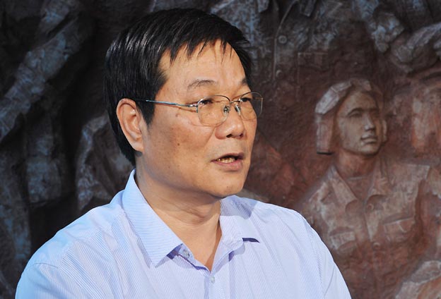 我們把黨的政治優(yōu)勢(shì)和現(xiàn)代企業(yè)制度優(yōu)勢(shì)結(jié)合起來(lái)，建立完善決策、執(zhí)行、監(jiān)督三個(gè)體系。