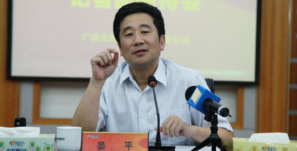 玉柴集團公司董事局主席晏平——大家可能不一定認識我，但是大家一定坐過裝配玉柴發(fā)動機的客車、公交車，因為玉柴發(fā)動機裝配在全國超過60%的客車、公交車上。玉柴發(fā)動機能夠陪伴大家上班、回家、逛街，我很自豪。我們將繼續(xù)制造更多更好的綠色產(chǎn)品，造福社會和百姓。