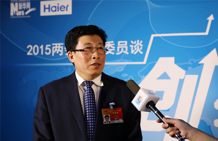 “面對(duì)這種新型的、農(nóng)業(yè)轉(zhuǎn)型的項(xiàng)目，政府各級(jí)部門也都在研究怎么落實(shí)，還有很多細(xì)節(jié)上的問(wèn)題。”