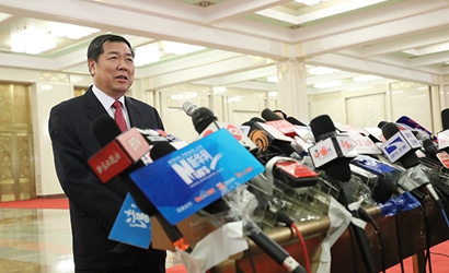 何立峰：2016年實現(xiàn)了穩(wěn)增長、穩(wěn)就業(yè)