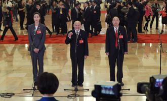 魏秋月、孟廣祿、薛晨陽(yáng)代表接受采訪
