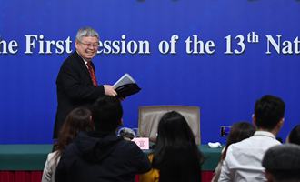 記者會(huì)后，劉永富準(zhǔn)備離開