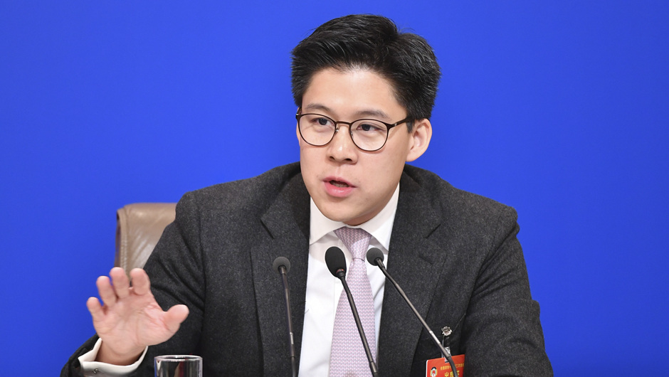 全國(guó)政協(xié)委員、中國(guó)香港體育協(xié)會(huì)暨奧林匹克委員會(huì)副會(huì)長(zhǎng)、霍英東集團(tuán)副總裁 霍啟剛