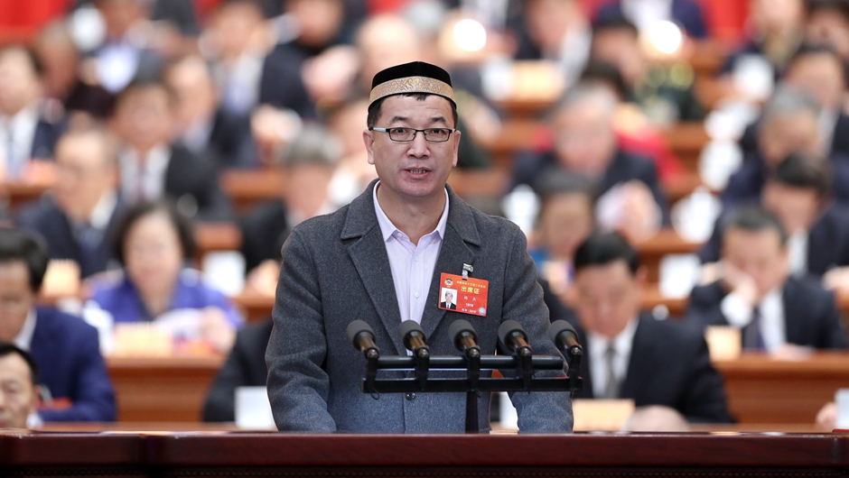 新疆維吾爾自治區(qū)呼圖壁縣政協(xié)副主席、伊斯蘭教協(xié)會(huì)會(huì)長，呼圖壁縣城鎮(zhèn)陜西寺阿訇 楊杰