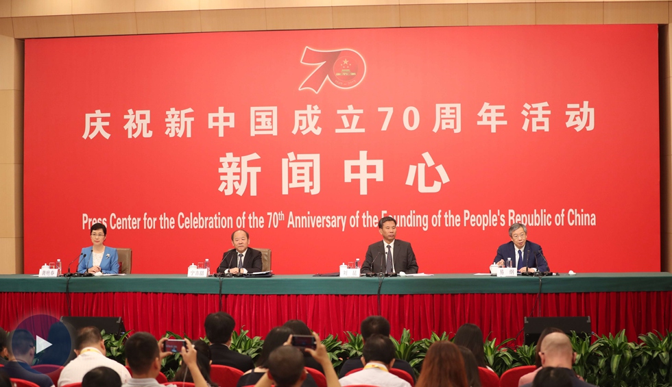 以新發(fā)展理念為引領，推進中國經濟平穩(wěn)健康可持續(xù)發(fā)展