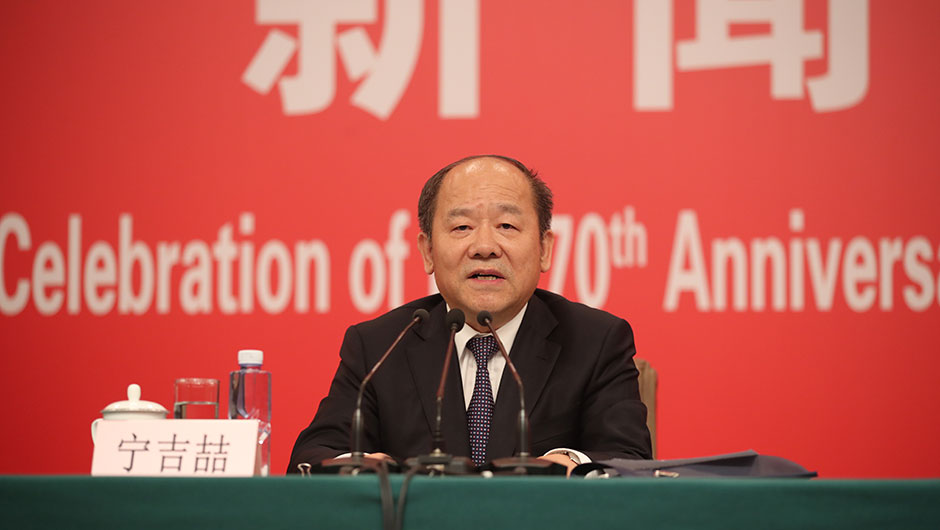 國家發(fā)展和改革委員會副主任、國家統(tǒng)計局局長寧吉喆介紹相關情況