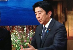安倍搬起石頭要砸誰的腳？