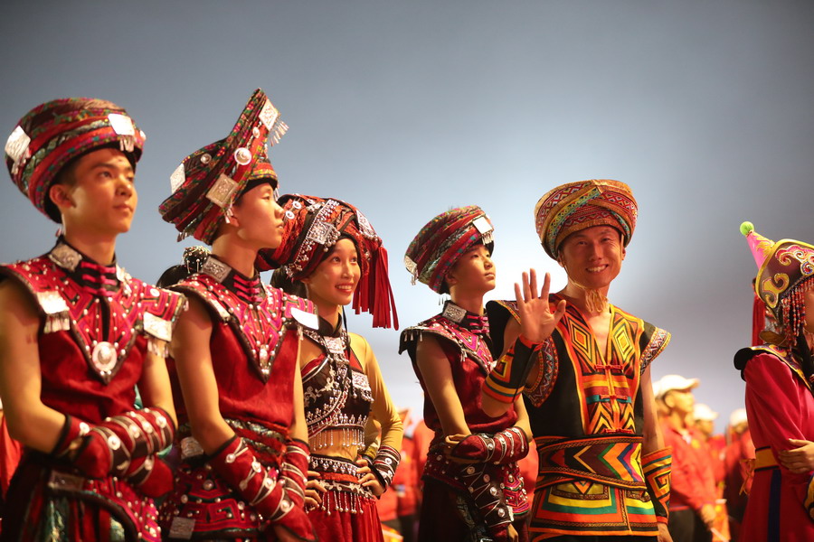 好兒好女好家園，齊心奔小康，共圓中國(guó)夢(mèng)