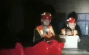 整理箱變小船 小朋友，消防員叔叔來了！