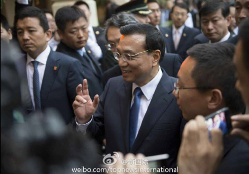 李克強：在非中企了解當(dāng)?shù)匚幕拍茉「D片來源：“新國際”微博。