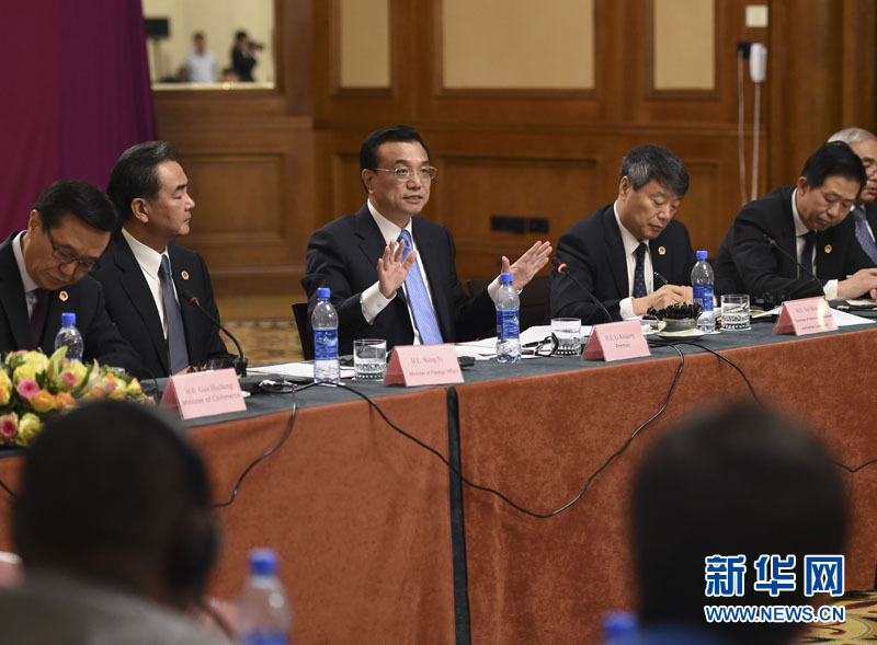  5月6日，中國國務(wù)院總理李克強(qiáng)在埃塞俄比亞首都亞的斯亞貝巴出席中非經(jīng)貿(mào)人文座談會。 新華社記者 李學(xué)仁 攝 