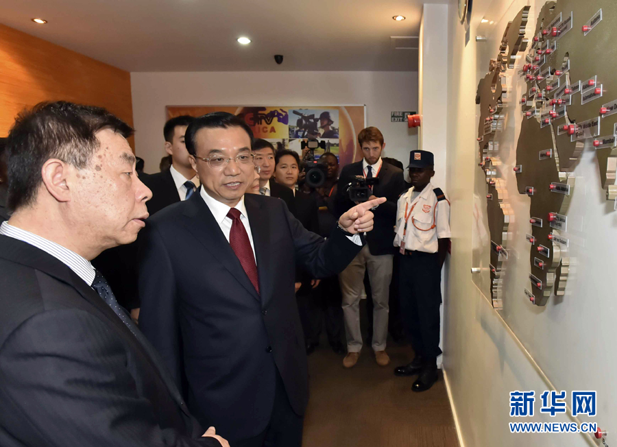 5月11日，中國(guó)國(guó)務(wù)院總理李克強(qiáng)在肯尼亞首都內(nèi)羅畢看望并慰問中央電視臺(tái)非洲分臺(tái)員工。 新華社記者 李濤 攝 