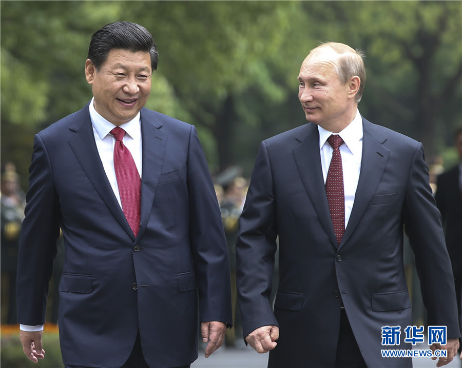 這是會(huì)談前，習(xí)近平在上海西郊會(huì)議中心廣場為普京舉行歡迎儀式。新華社記者 蘭紅光 攝 