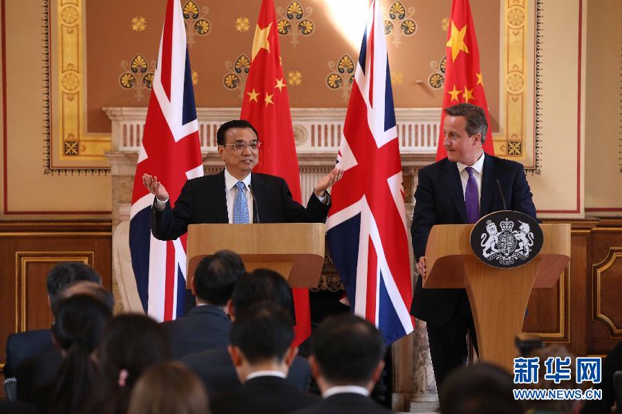 6月17日，國務(wù)院總理李克強(qiáng)同英國首相卡梅倫在倫敦舉行中英總理年度會晤后共同會見記者。新華社記者 龐興雷 攝