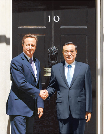 6月17日，國務(wù)院總理李克強在倫敦唐寧街10號首相府同英國首相卡梅倫舉行中英總理年度會晤。新華社記者 李 濤攝 