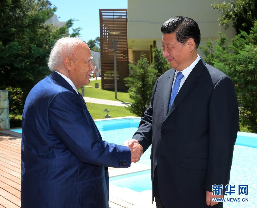7月13日，中國國家主席習近平在希臘羅德島會見希臘總統(tǒng)帕普利亞斯。 新華社記者 蘭紅光 攝