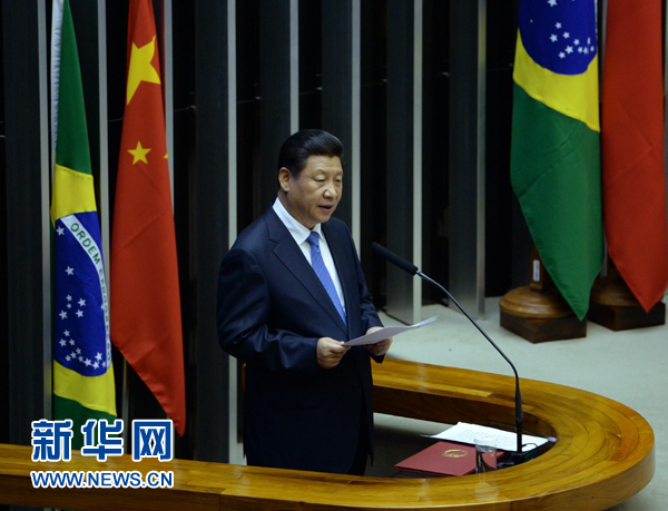 7月16日，國家主席習(xí)近平在巴西國會發(fā)表《弘揚(yáng)傳統(tǒng)友好共譜合作新篇》的演講。 新華社記者 劉建生 攝 