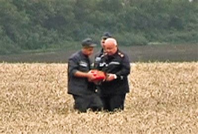 烏反政府武裝20日表示，他們已經(jīng)找到了疑似客機黑匣子的物體。