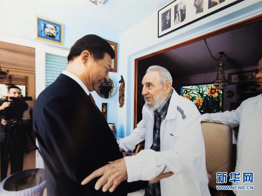 當(dāng)?shù)貢r(shí)間7月22日，國家主席習(xí)近平在哈瓦那親切探望古巴革命領(lǐng)袖菲德爾·卡斯特羅。 新華社發(fā)