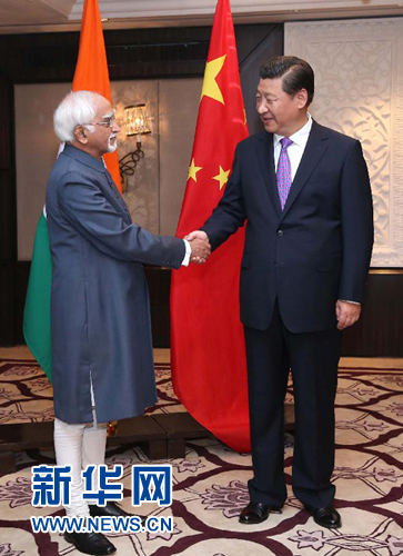 9月18日，國(guó)家主席習(xí)近平在新德里會(huì)見印度副總統(tǒng)兼聯(lián)邦院議長(zhǎng)安薩里。 新華社記者 龐興雷 攝