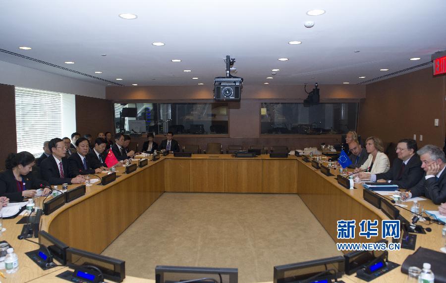  9月23日，正在紐約出席聯(lián)合國(guó)氣候峰會(huì)的國(guó)家主席習(xí)近平特使、國(guó)務(wù)院副總理張高麗在紐約聯(lián)合國(guó)總部會(huì)見(jiàn)歐盟委員會(huì)主席巴羅佐。新華社記者 王曄 攝 