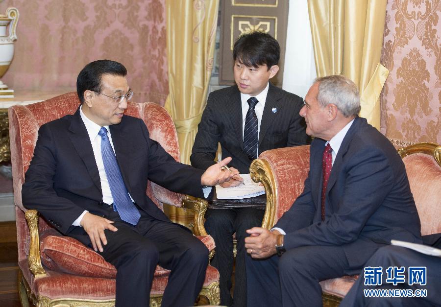 10月15日，中國國務(wù)院總理李克強在羅馬會見意大利參議長格拉索。 新華社記者謝環(huán)馳攝 