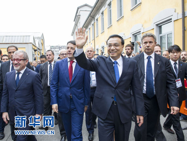 10月16日，中國國務(wù)院總理李克強在米蘭與意大利總理倫齊共同出席第五屆中意創(chuàng)新合作周大會并致辭。這是李克強抵達(dá)位于米蘭理工大學(xué)的會場。新華社記者王曄攝