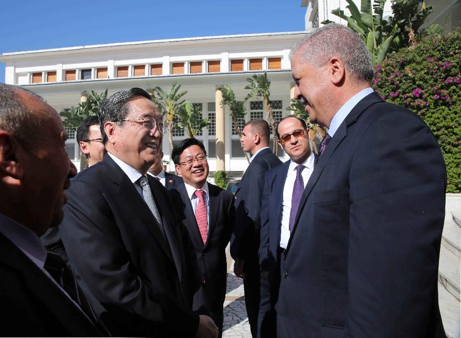 11月2日，正在阿爾及利亞進(jìn)行正式友好訪問(wèn)的全國(guó)政協(xié)主席俞正聲在阿爾及爾會(huì)見(jiàn)阿總理塞拉勒。 新華社記者劉衛(wèi)兵攝