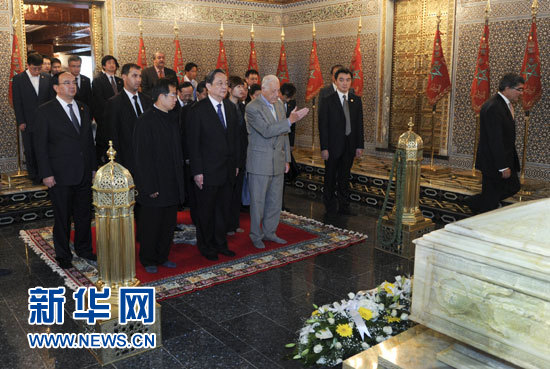 11月4日，中國全國政協(xié)主席俞正聲在拉巴特拜謁穆罕默德五世墓。新華社記者 張鐸 攝