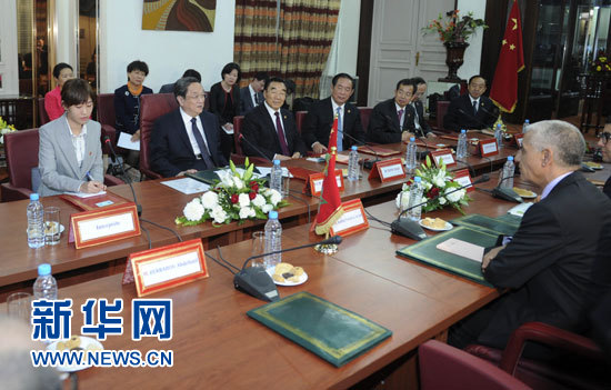 11月3日，中國全國政協(xié)主席俞正聲在拉巴特會見摩洛哥眾議長阿拉米。 新華社記者 張鐸 攝
