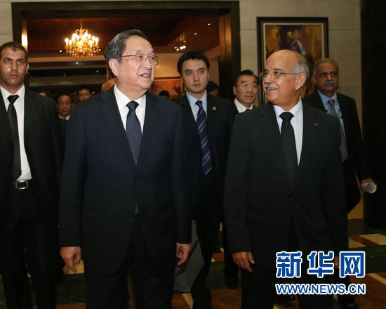 11月3日，全國政協(xié)主席俞正聲在拉巴特與摩洛哥參議長比亞迪拉進行會談。 新華社記者 劉衛(wèi)兵 攝