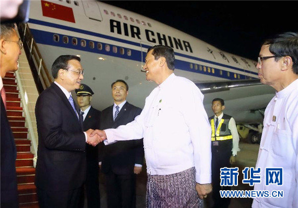 這是緬甸政府高級(jí)官員到機(jī)場(chǎng)迎接李克強(qiáng)總理。新華社記者 鞠鵬 攝 
