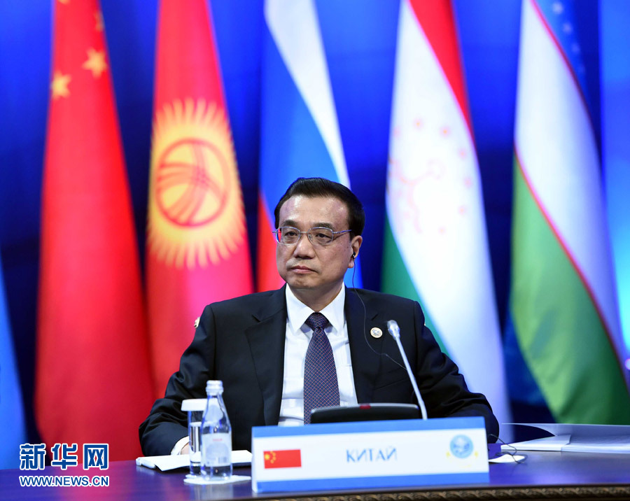 12月15日，中國國務(wù)院總理李克強(qiáng)在阿斯塔納出席上海合作組織成員國政府首腦理事會(huì)第十三次會(huì)議。 新華社記者 饒愛民 攝