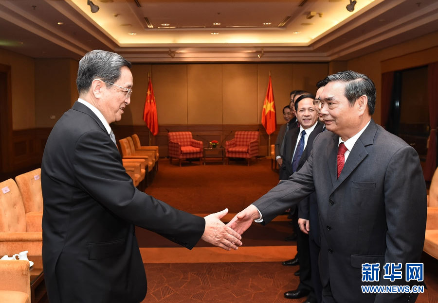 12月25日至27日，中共中央政治局常委、全國(guó)政協(xié)主席俞正聲對(duì)越南進(jìn)行正式訪問(wèn)。這是12月25日，俞正聲在河內(nèi)會(huì)見(jiàn)越共中央書記處常務(wù)書記黎鴻英。 新華社記者劉建生攝