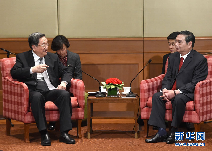 12月25日至27日，中共中央政治局常委、全國(guó)政協(xié)主席俞正聲對(duì)越南進(jìn)行正式訪問(wèn)。這是12月25日，俞正聲在河內(nèi)會(huì)見(jiàn)越共中央書記處常務(wù)書記黎鴻英。 新華社記者劉建生攝