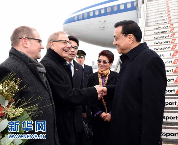 1月20日，中國國務院總理李克強抵達瑞士蘇黎世，出席達沃斯世界經(jīng)濟論壇年會并對瑞士進行工作訪問。 新華社記者 饒愛民 攝 