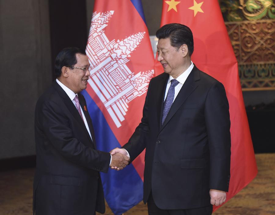 4月23日，國(guó)家主席習(xí)近平在雅加達(dá)會(huì)見柬埔寨首相洪森。新華社記者張鐸攝 