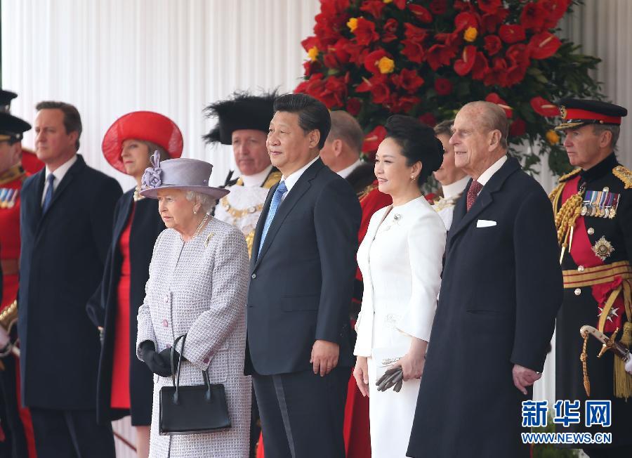 10月20日，對英國進行國事訪問的國家主席習(xí)近平出席英國女王伊麗莎白二世在倫敦騎兵檢閱場舉行的隆重歡迎儀式。 新華社記者 龐興雷 攝