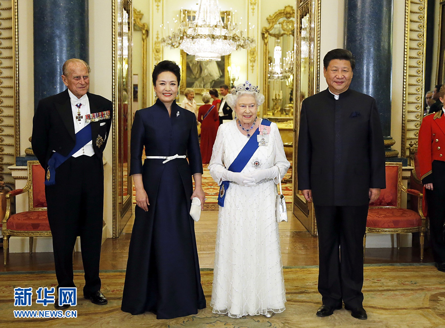 10月20日，國家主席習(xí)近平在倫敦白金漢宮出席英國女王伊麗莎白二世舉行的歡迎晚宴。 新華社記者 鞠鵬 攝