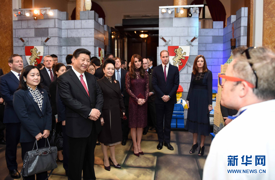 10月21日，國家主席習(xí)近平和夫人彭麗媛在英國威廉王子夫婦陪同下，出席在倫敦舉行的中英創(chuàng)意產(chǎn)業(yè)展。 新華社記者 張鐸 攝