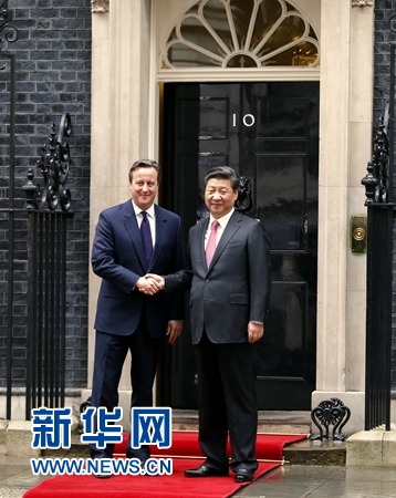 10月21日，國(guó)家主席習(xí)近平在倫敦唐寧街首相府同英國(guó)首相卡梅倫舉行會(huì)談。 新華社記者 鞠鵬 攝 