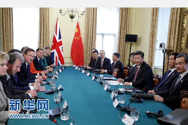 10月21日，國(guó)家主席習(xí)近平在倫敦唐寧街首相府同英國(guó)首相卡梅倫舉行會(huì)談。 新華社記者 鞠鵬 攝 