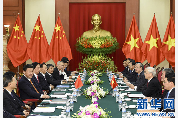 11月5日，中共中央總書記、國(guó)家主席習(xí)近平在河內(nèi)同越共中央總書記阮富仲舉行會(huì)談。 新華社記者李學(xué)仁攝