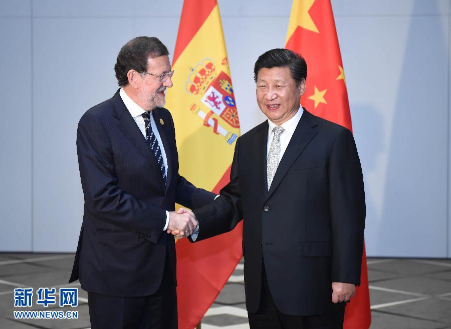 11月16日，國家主席習(xí)近平在土耳其安塔利亞會見西班牙首相拉霍伊。 新華社記者 張鐸 攝